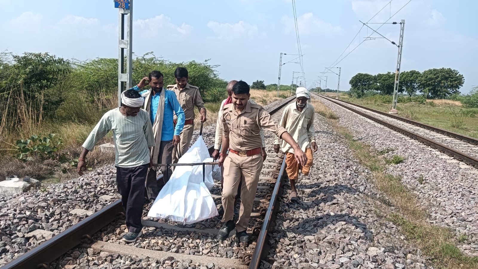 हमीरपुर :ट्रेन से कटकर अधेड़ किसान की मौत, खेत देखने जाते समय हादसा