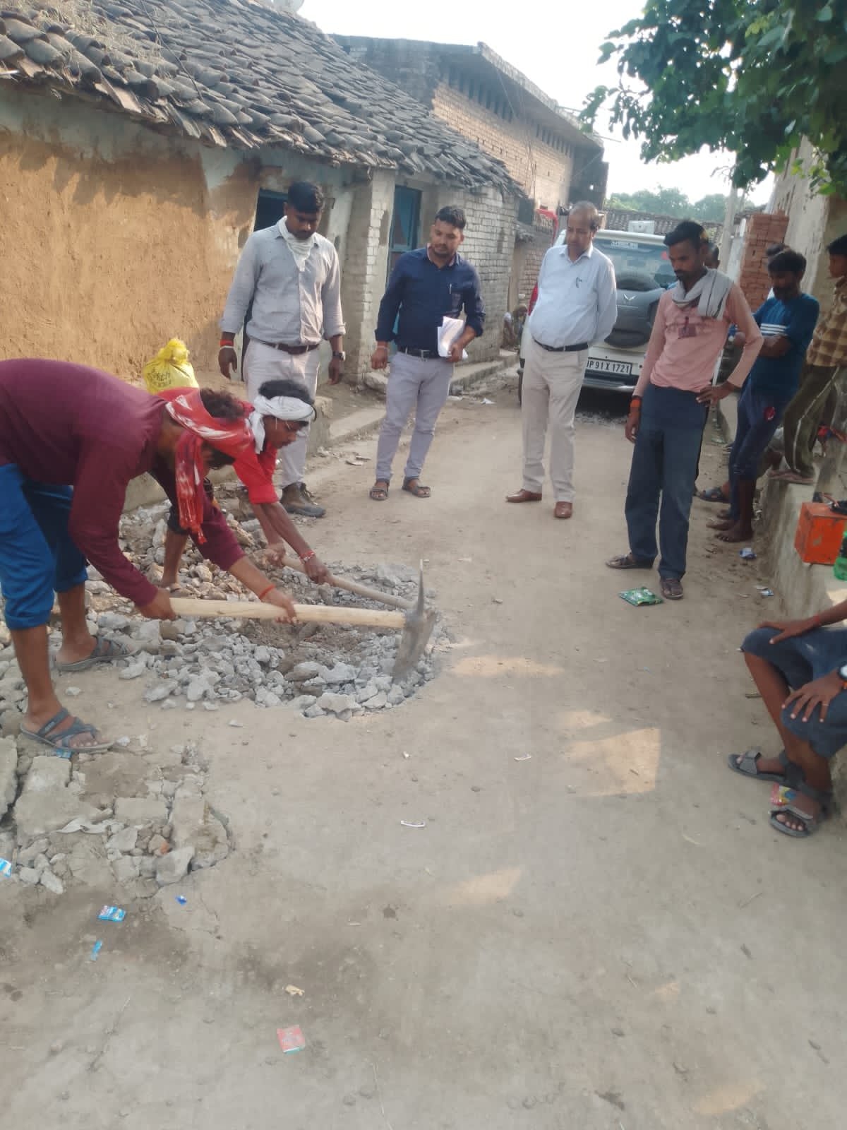 हमीरपुर :जल जीवन मिशन के कार्यों का निरीक्षण, लीकेज ठीक कर निर्बाध जलापूर्ति के निर्देश