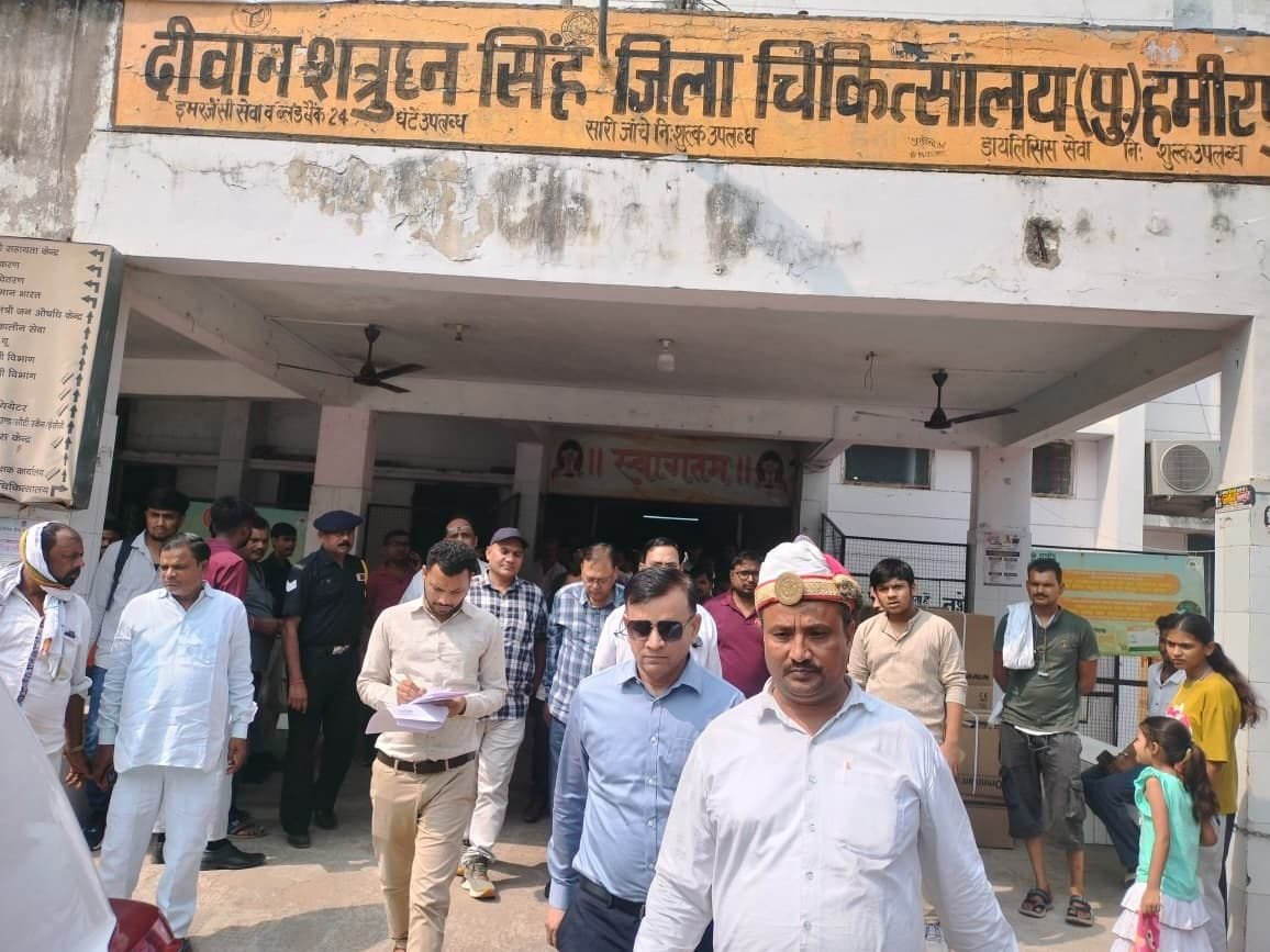 हमीरपुर :जनसमस्याओं के निस्तारण में लापरवाही बर्दाश्त नहीं, त्योहारों पर जनसुविधाएं दुरुस्त रखने के आयुक्त ने दिए निर्देश