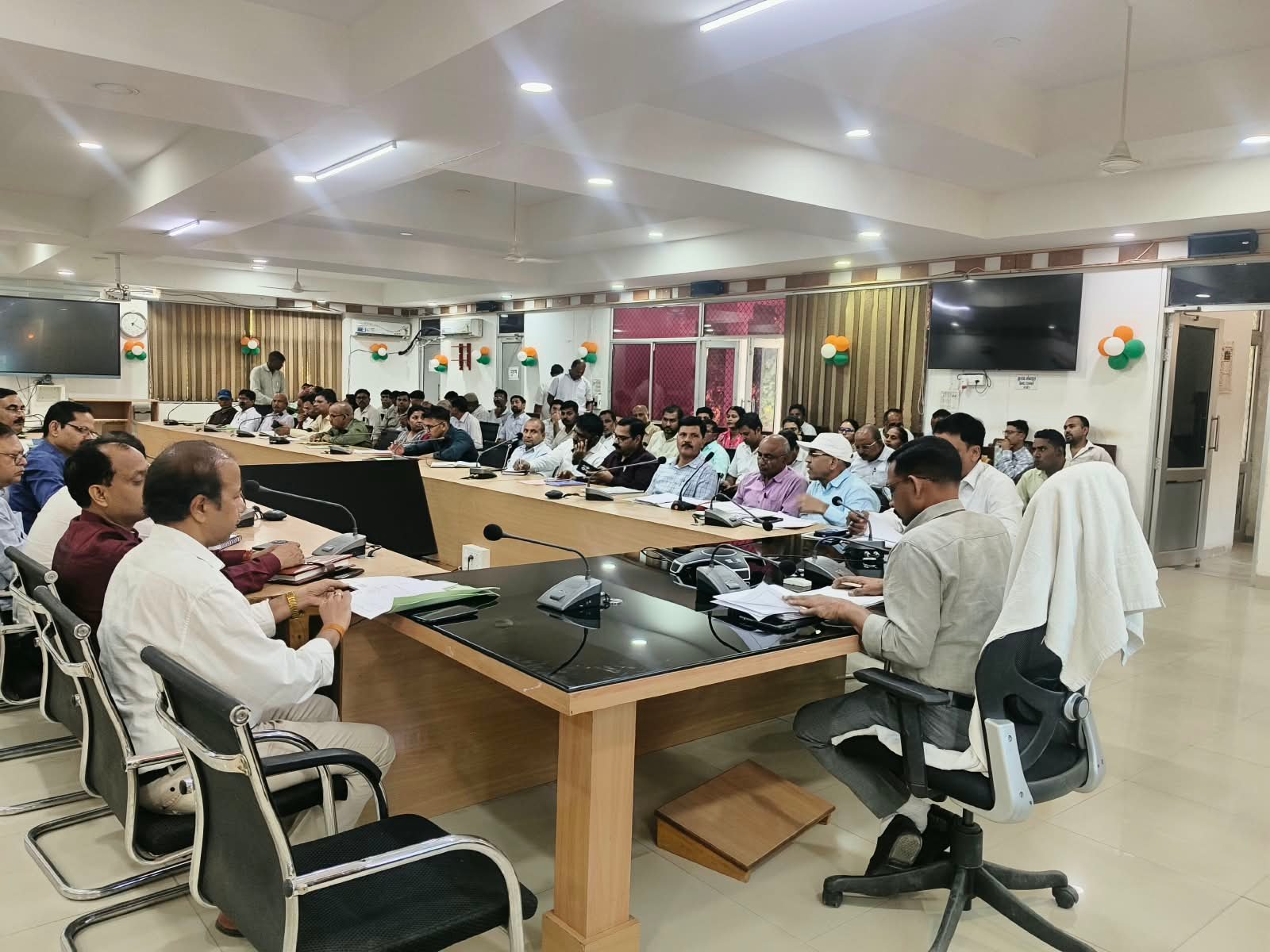 हमीरपुर :पीईटी परीक्षा में नकल पर होगी कड़ी कार्रवाई, डीएम ने दिए निर्देश