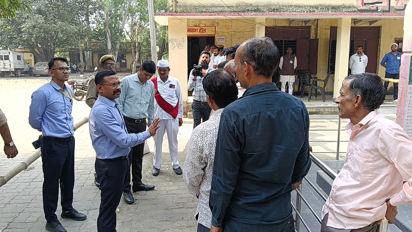 हमीरपुर में स्नातक निर्वाचन शांतिपूर्ण संपन्न, 50.68 प्रतिशत मतदान