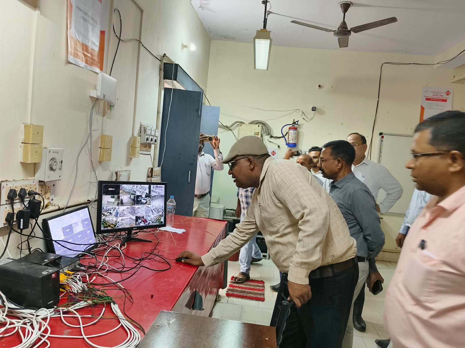 हमीरपुर :पीईटी-2026 की तैयारियों का जिलाधिकारी ने किया निरीक्षण, लापरवाही पर होगी कड़ी कार्रवाई