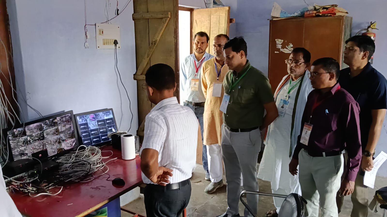 हमीरपुर में पीईटी-2026 की प्रथम पाली की परीक्षा शांतिपूर्ण संपन्न, डीएम ने किया औचक निरीक्षण