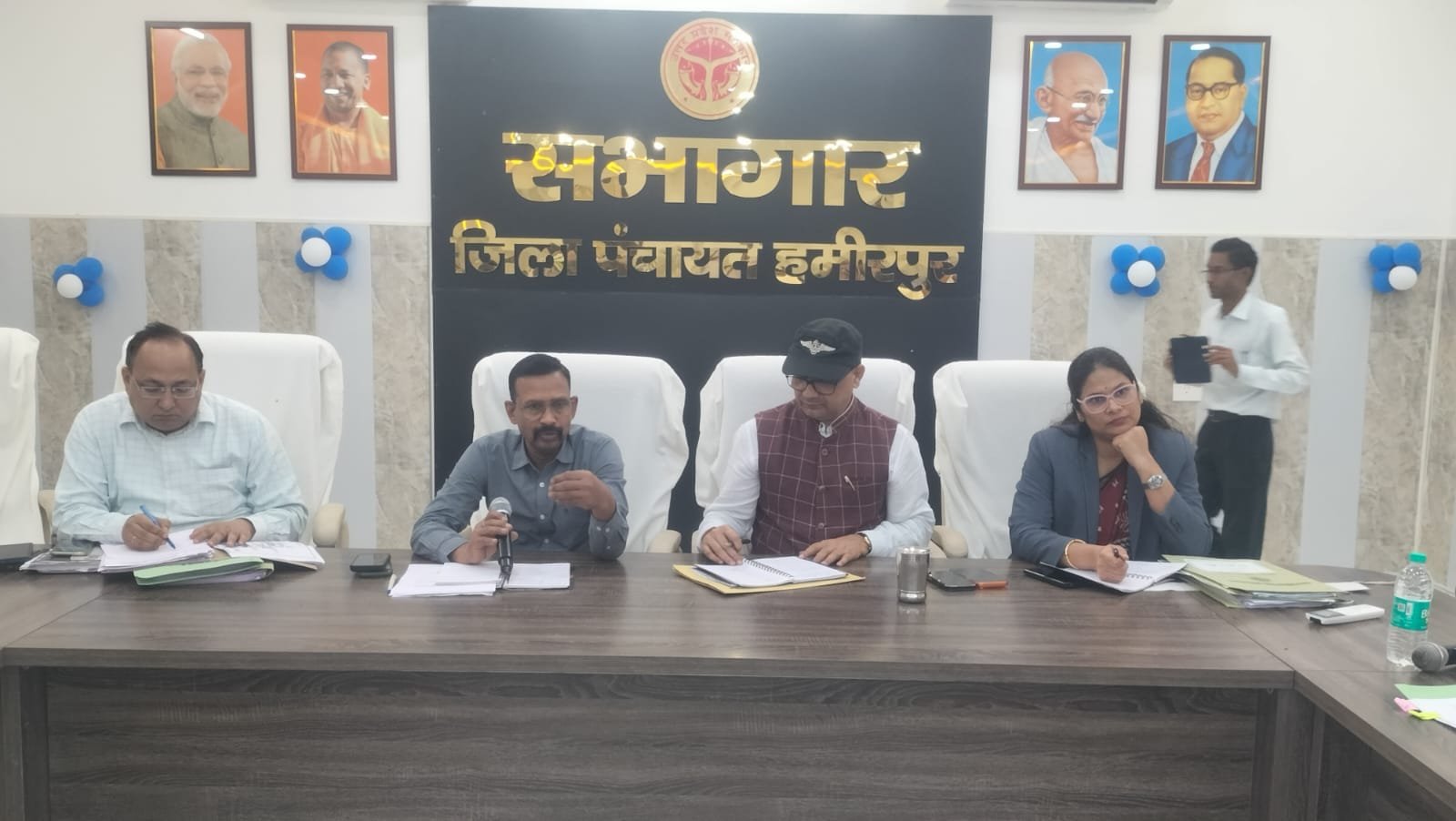 हमीरपुर :मेगा लीगल कैंप में पात्र लाभार्थियों को योजनाओं का लाभ दिलाने के निर्देश