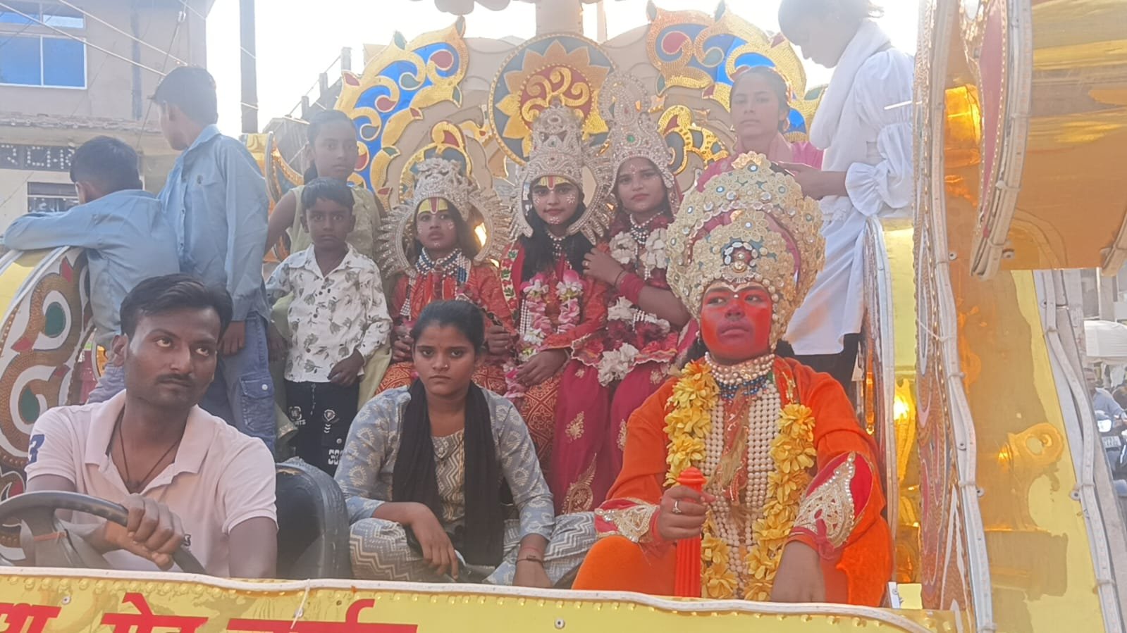 हमीरपुर :बाल्मीकि जयंती के अवसर पर निकली विशाल शोभायात्रा