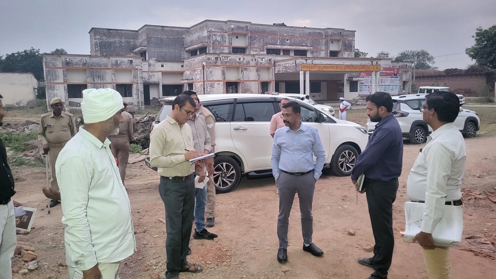 हमीरपुर :इमिलिया में 50 बेड के क्रिटिकल केयर हॉस्पिटल का निर्माण 70 प्रतिशत पूरा, जनवरी तक तैयार करने के निर्देश