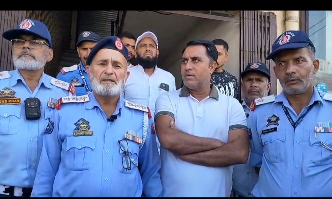 पूंछ पुलिस ने 1 अक्टूबर 2026 को पूंछ में आर्मी बैरियर गेट के पास वाहन की चेकिंग के दौरान मकसूद अहमद के कब्जे से लगभग 15-20 ग्राम चरस बरामद करने के बाद उसे गिरफ्तार कर लिया। * आरोप