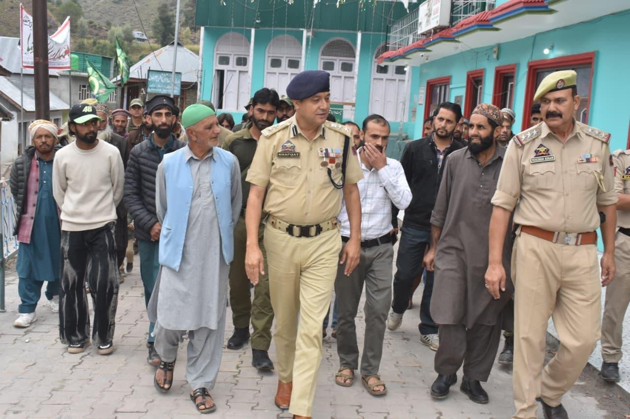 पुंछ पुलिस ने लोरन में ग्रामीण युवा एकता शिविर आयोजित किया, बटालकोट जियारत में चलाया स्वच्छता अभियान सरदार वल्लभभाई पटेल के एकता और राष्ट्र निर्माण के संदेश से युवाओं को किया प्रे