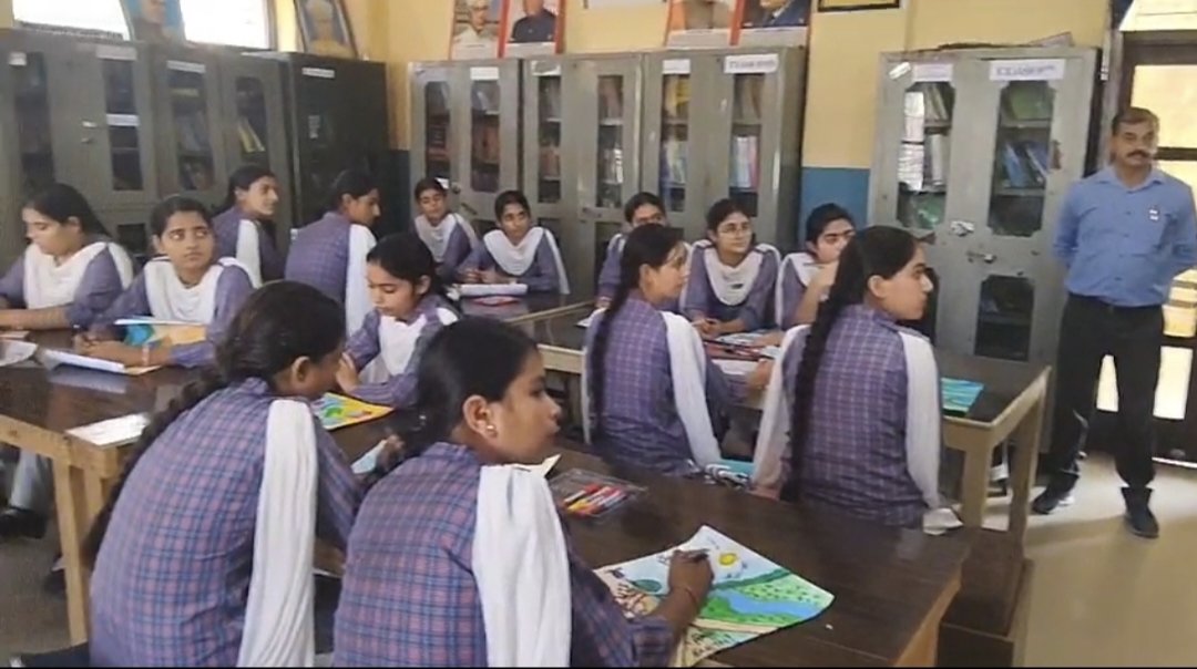*हनी कैप्टन धारूब सिंह मेमोरियल गवर्नमेंट गर्ल्स स्कूल में मनाया गया जल उत्सव* रिपोर्ट। राजेश कुमार जम्मु कश्मीर लोकेशन सांबा जल जीवन मिशन के अंतर्गत चलाए जा रहे जल उत्सव अभिय