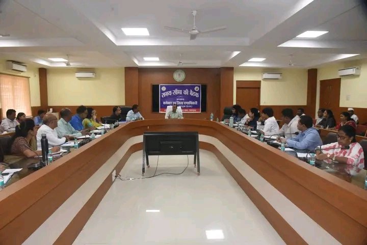 *कलेक्टर अजीत वसंत ने ली समय-सीमा की बैठक, योजनाओं की समीक्षा कर दिए निर्देश,,