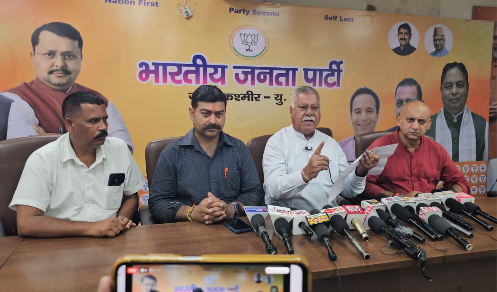 राजेश कुमार जेके सुखनंदन चौधरी: उमर सरकार छात्रों के भविष्य के साथ खिलवाड़ बंद करे, सरकारी स्कूलों में खाली पद भरे या इस्तीफा दे जम्मू, 10 अक्टूबर 2026: भारतीय जनता पार्टी (भाजप