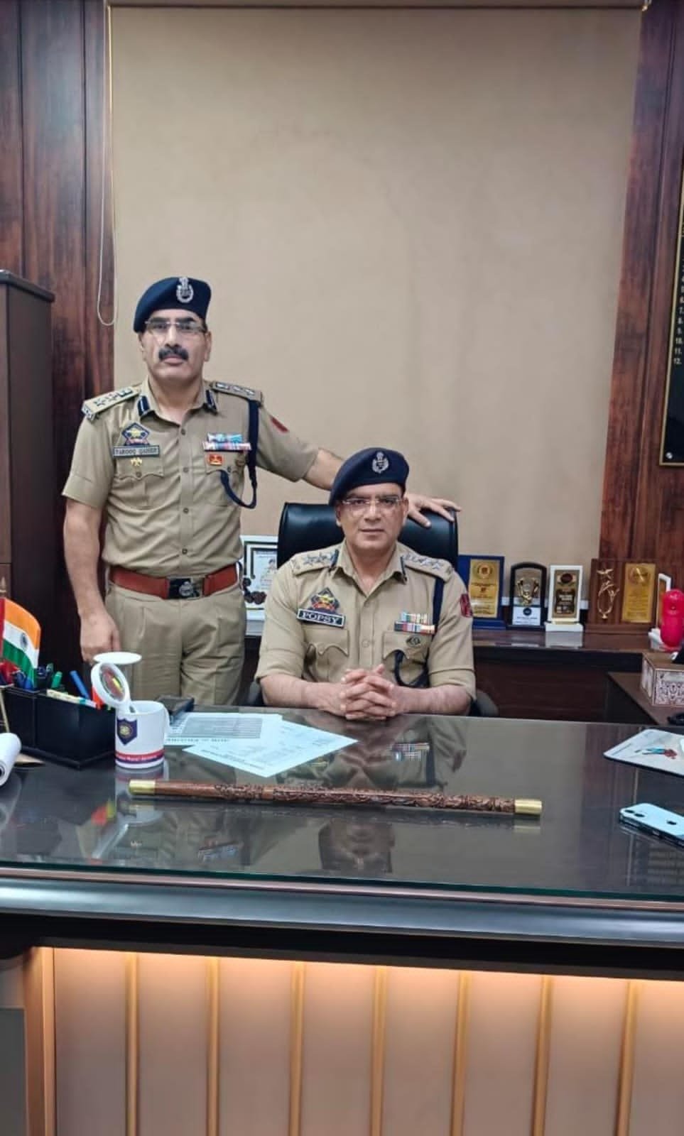 मास्टर पॉप्सि ने संभाला एसएसपी ट्रैफिक रूरल का कार्यभार जम्मू, 12 अक्टूबर: मास्टर पॉप्सि ने ट्रैफिक पुलिस प्रशासन में एक नए विकास के तहत वरिष्ठ पुलिस अधीक्षक (SSP), ट्रैफिक रूरल के