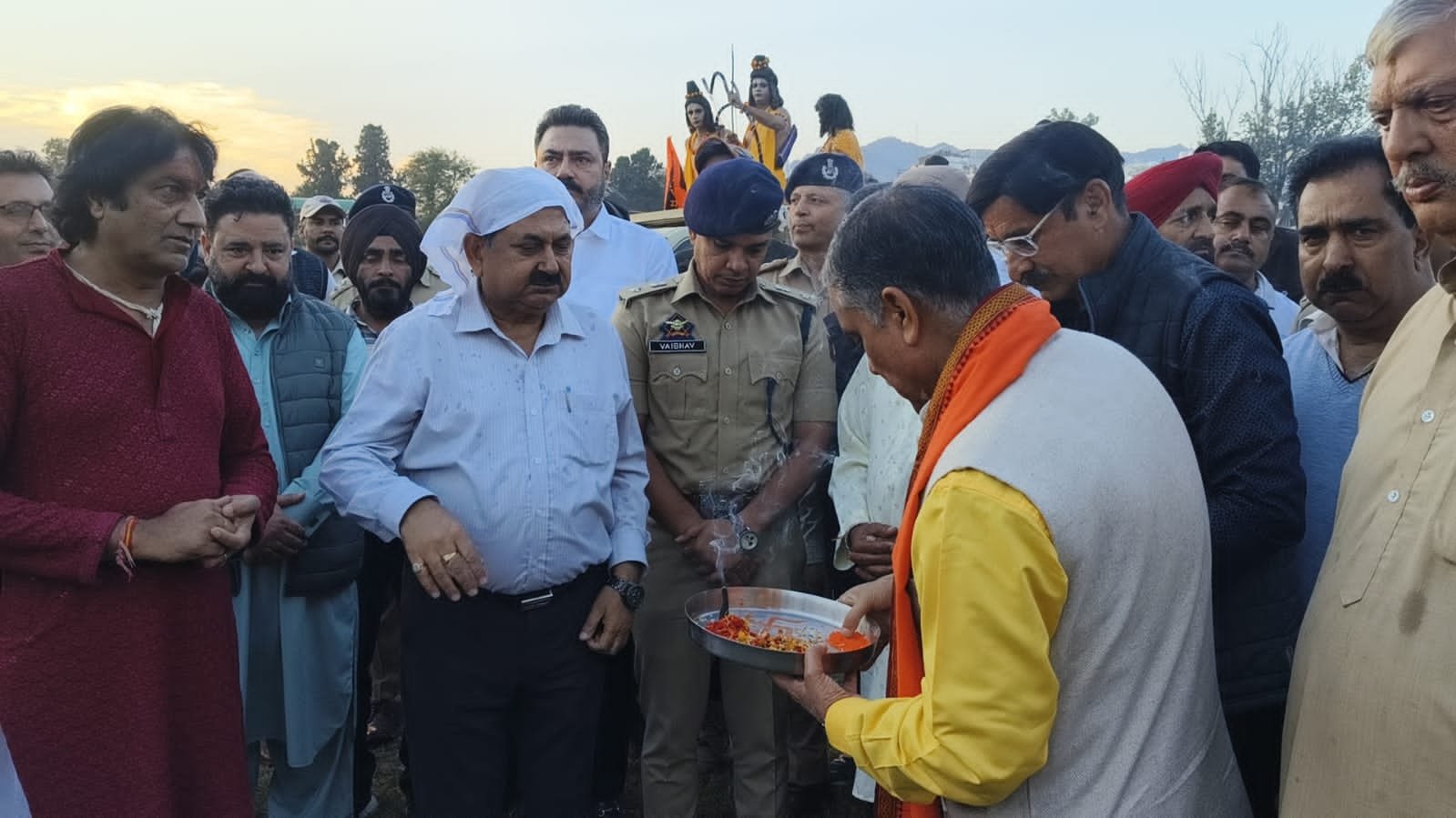 पुंछ में उत्साह और उमंग के साथ मनाया गया विजय दशमी का पर्व, उमड़ी भारी भीड़ पुंछ, 20 अक्टूबर: असत्य पर सत्य और अधर्म पर धर्म की विजय का प्रतीक पावन पर्व विजया दशमी (दशहरा) पुंछ जिल