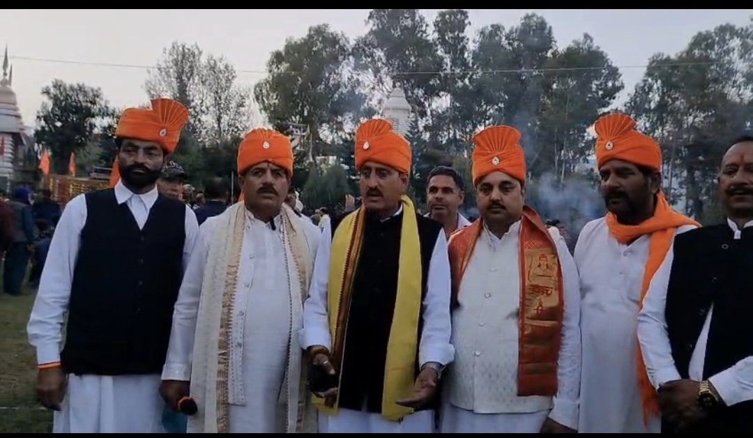 राजेश कुमार पूंछ लोकेशन मेंढर मेंढर, पुंछ में हजारों लोगों ने उत्साह के साथ मनाया दशहरा मेंढर// जम्मू-कश्मीर के पुंछ जिले के मेंढर शहर में हजारों लोगों ने बड़े उत्साह और धार्मि