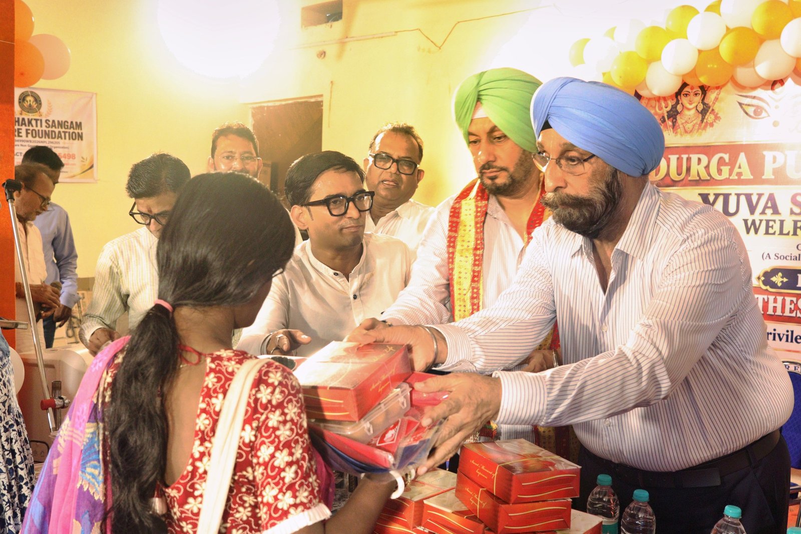❤️ YUVA SHAKTI SANGAM WELFARE FOUNDATION ❤️ “दुर्गापूजा की खुशियां, जरूरतमंदों के चेहरों पर मुस्कान — 250 लोगों तक पहुंची सेवा और मानवता की सौगात!” 🌺🙏 सेवा ही हमारा संकल्प है,