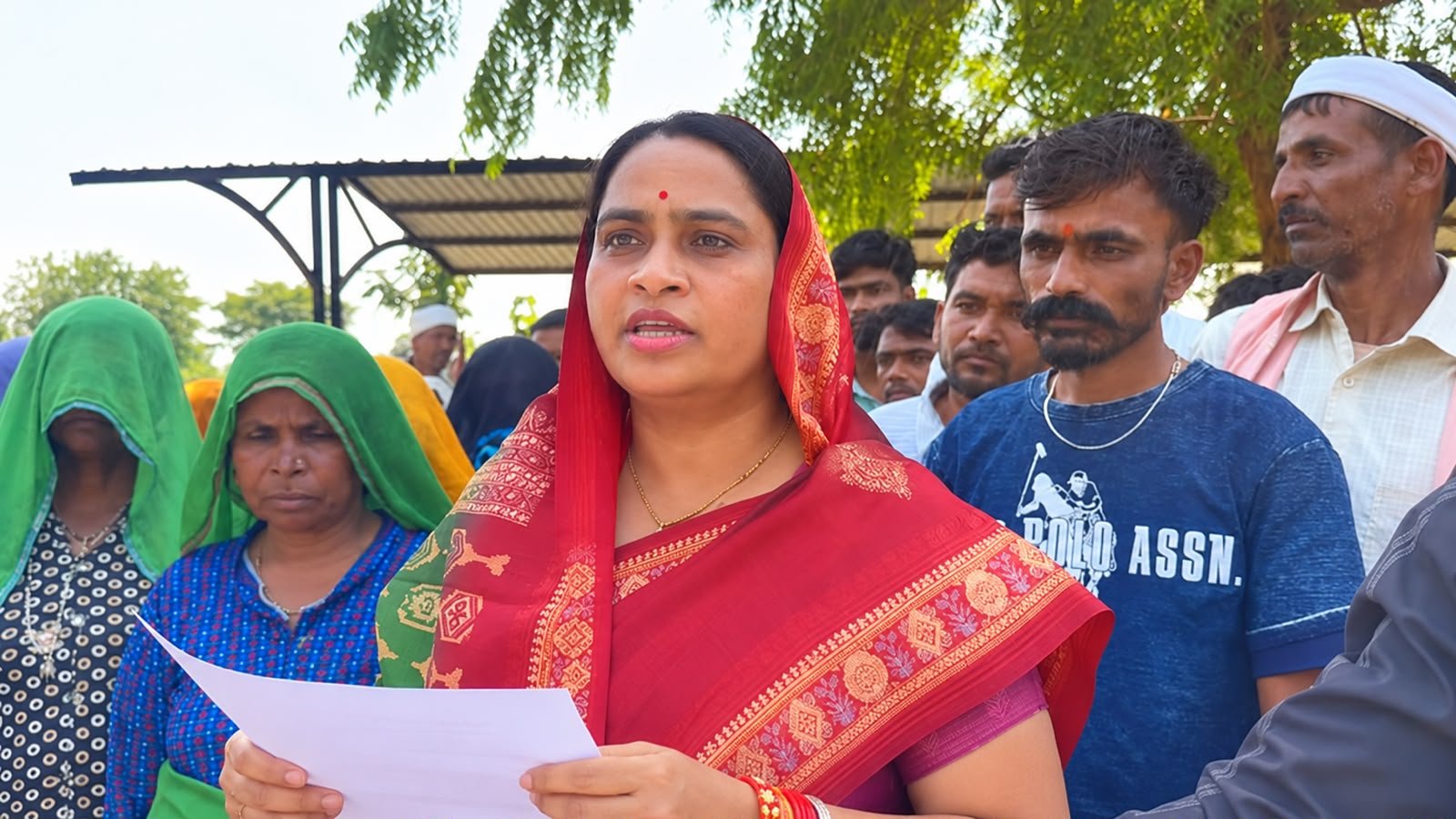 अल्प वर्षा और लो-वोल्टेज से किसान परेशान मिले मुआवजा