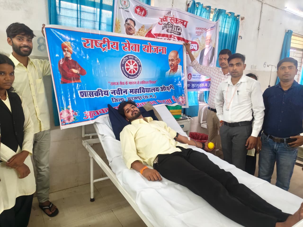 सेवा का संकल्प, रक्तदान से निभाया