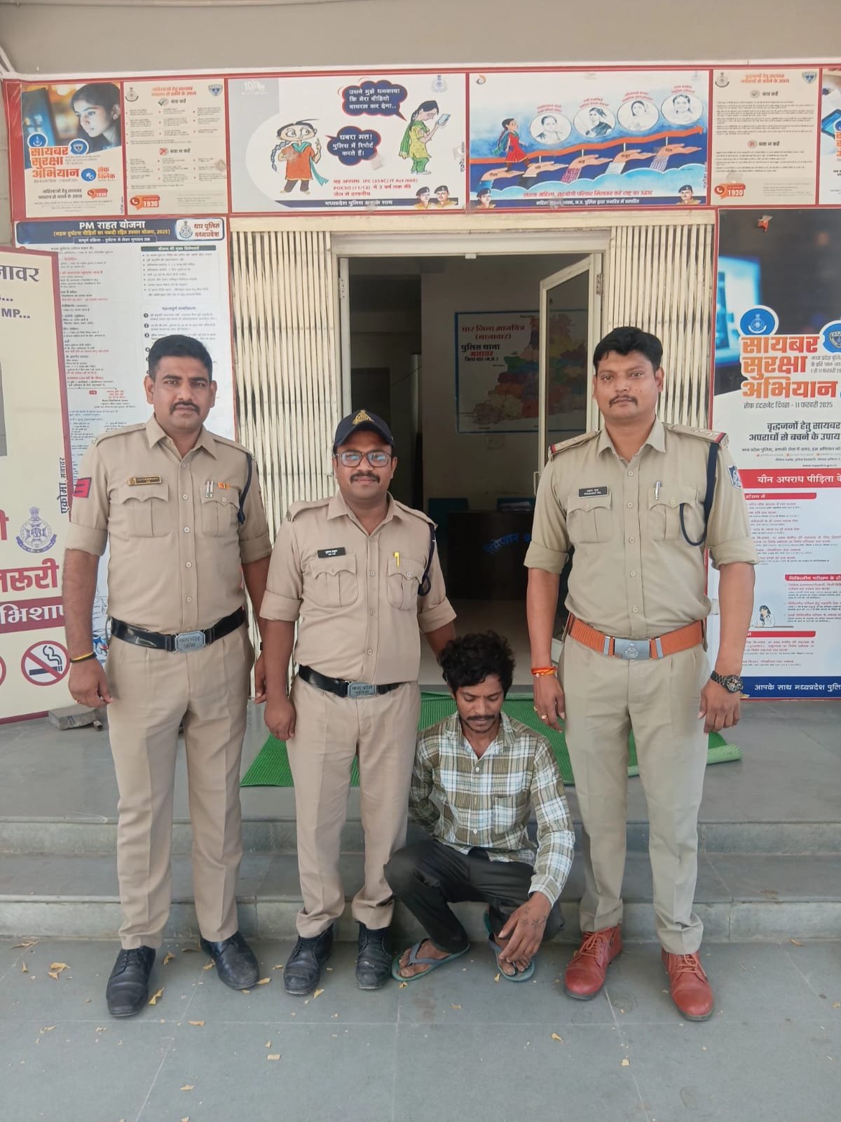1100 किमी दूर कर्नाटक से नाबालिग बालिका को मनावर पुलिस ने खोजा