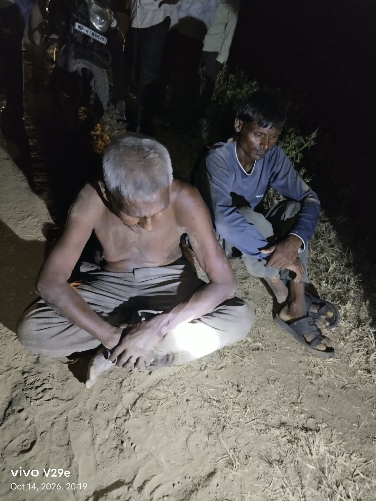 अल्प वर्षा और बिजली कटौती से जूझ रहे किसान, अब खेतों से कपास और मोटर पंप की चोरी ने बढ़ाई चिंता