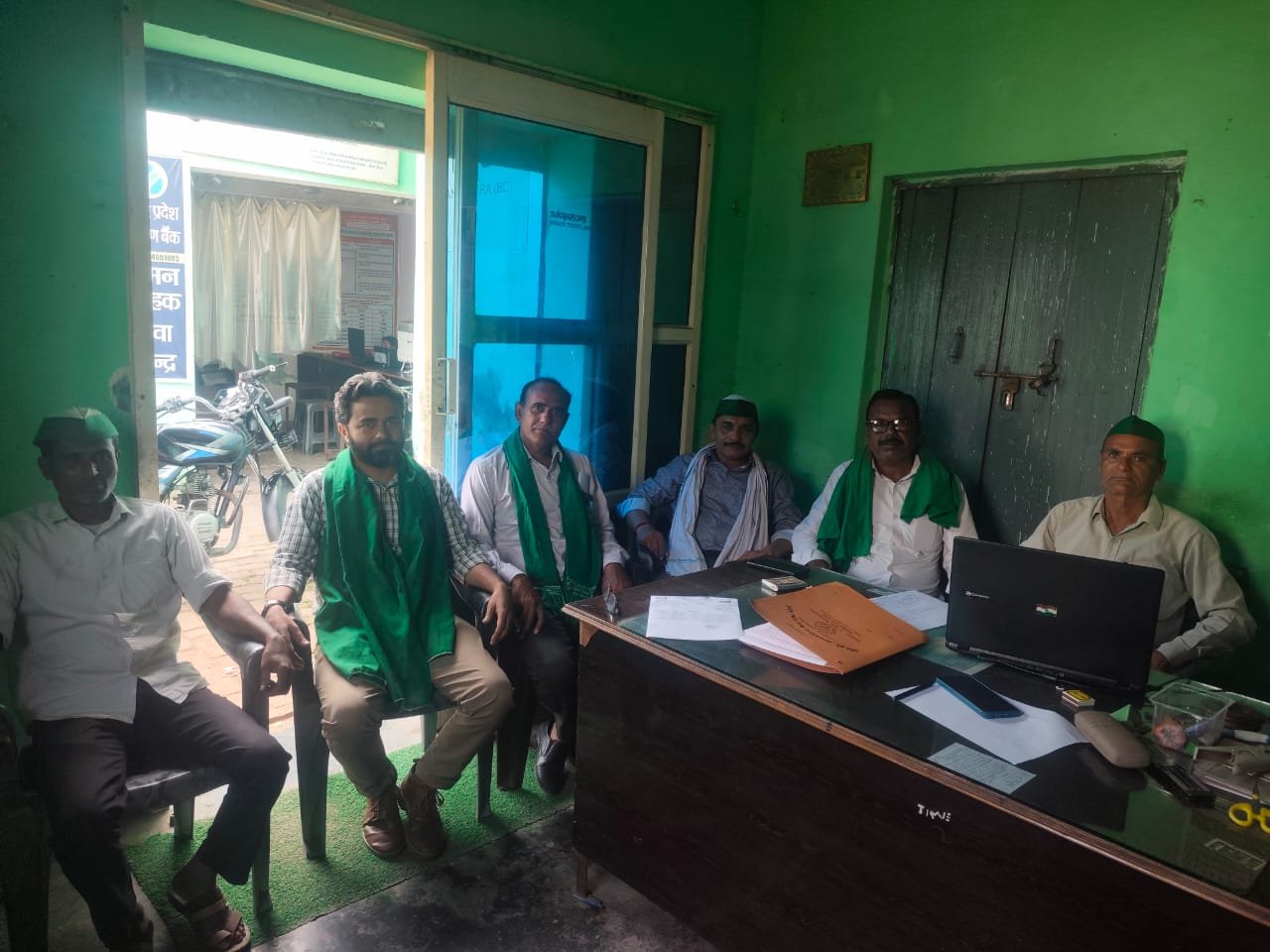बरेली आंवला में धान खरीद और खाद-बीज की कमी पर भाकियू टिकैत की चेतावनी, समस्याएं हल न होने पर अधिकारियों का घेराव और धरने की बात कही