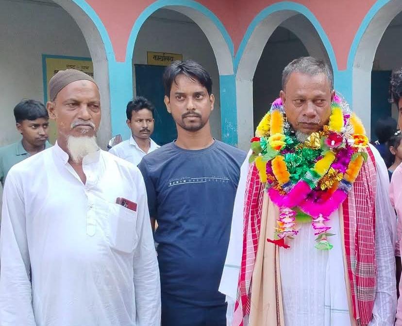 सेवानिवृत्ति पर शिक्षक अब्दुल कुद्दूस को दी गई भावभीनी विदाई नम आंखों से छात्रों व ग्रामीणों ने कहा-उनकी खिदमत को कभी भुलाया नहीं जा सकेगा…