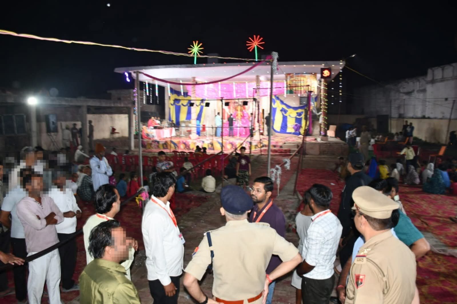 चंडौस रामलीला में पहुंचे एसएसपी नीरज कुमार जादौन, सुरक्षा व्यवस्था का लिया जायजा