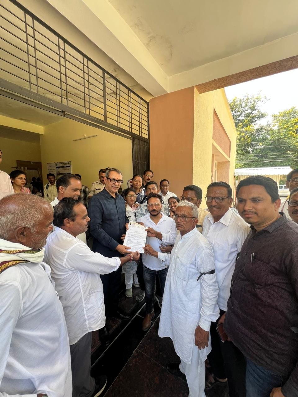 लोकतांत्रिक अधिकारों एवं निर्वाचन व्यवस्था की निष्पक्षता की रक्षा तथा मुख्य निर्वाचन आयुक्त श्री ज्ञानेश कुमार को पद से हटाने के संबंध में महामहिम राष्ट्रपति महोदया के नाम ज