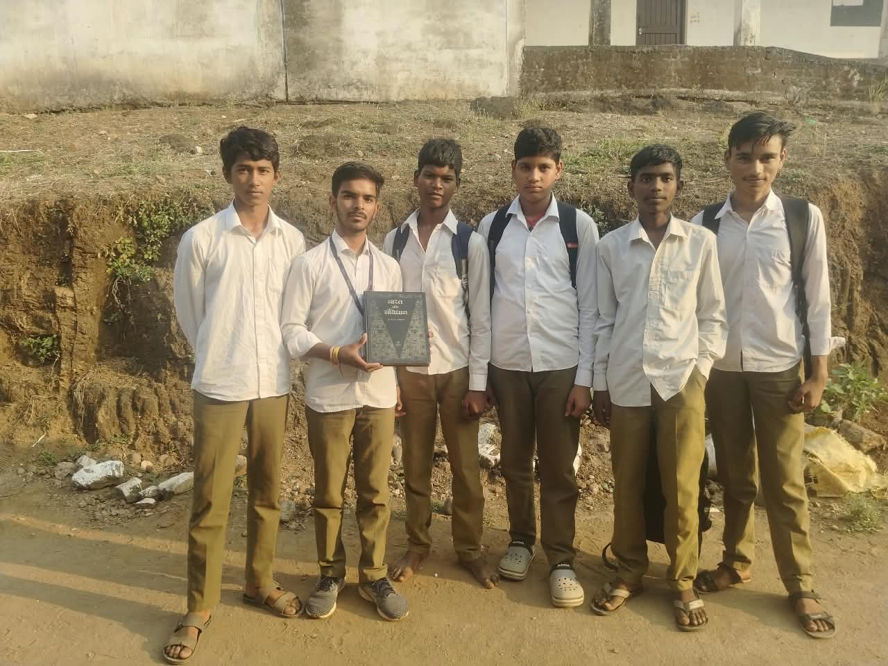 शास. उच्चतर माध्यमिक विद्यालय सिराठा में ‘संविधान पर संवाद’ कार्यक्रम आयोजित, चला ‘सेल्फी विद संविधान’ अभियान