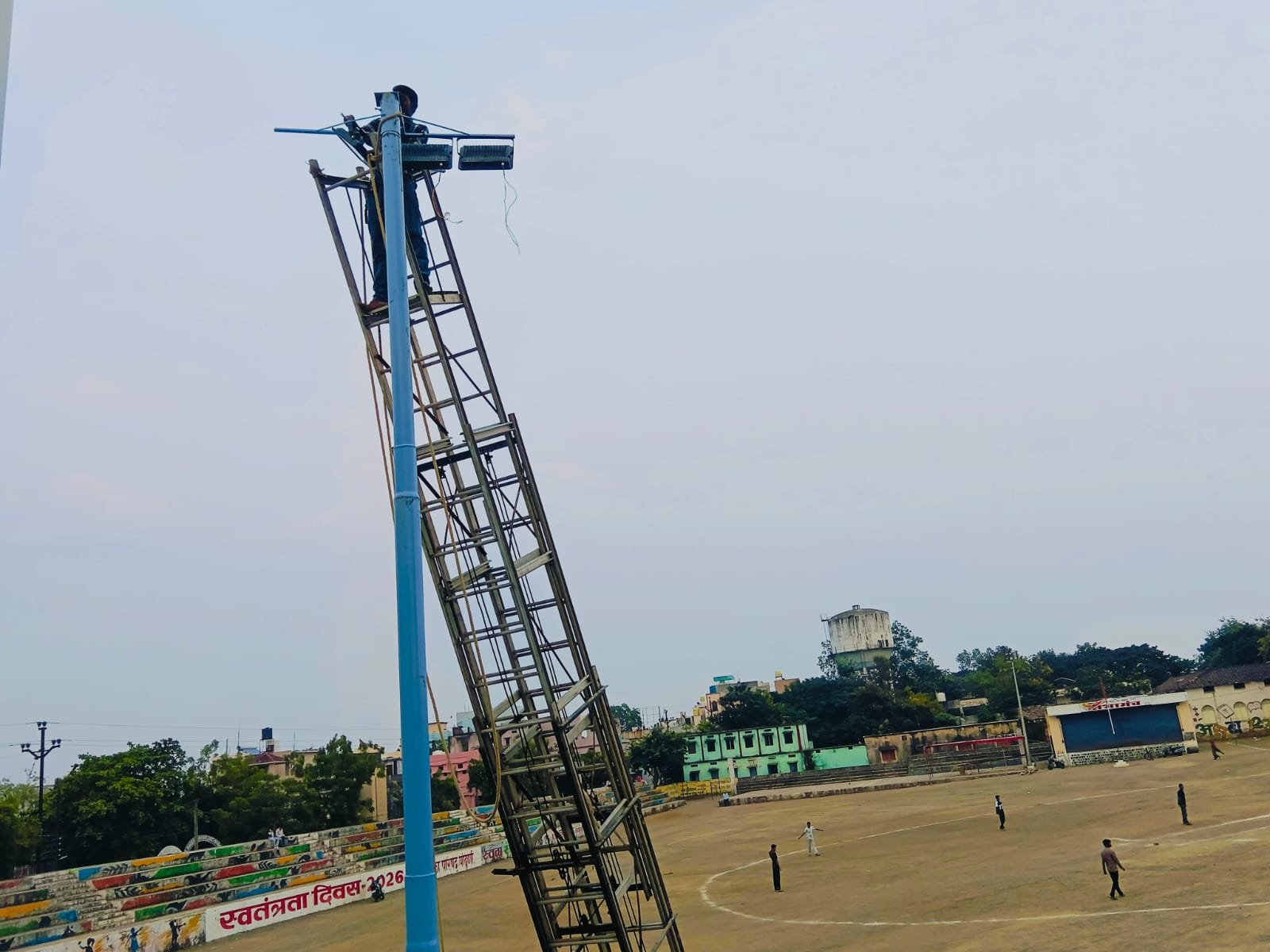 नगरपालिका अध्यक्ष ने खेल प्रेमियों को दी सौगात, एमपीएल ग्राउंड में लगे हाई मास्क स्ट्रीट लाईट,