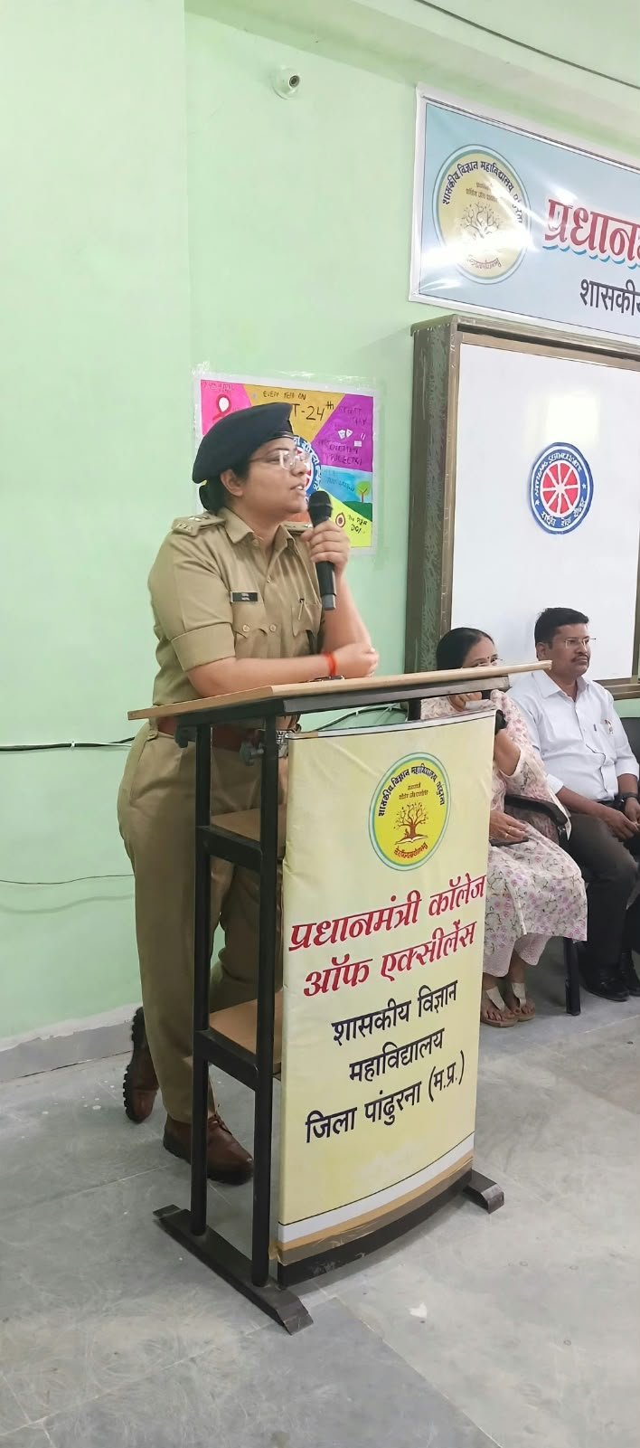 जन सुरक्षा युवा सृजन संवाद कार्यक्रम में विद्यार्थियों को कानून, साइबर सुरक्षा एवं यातायात नियमों के प्रति किया जागरूक पुलिस अधीक्षक सुश्री विदिता डागर ने किया कार्यक्रम का शुभारं